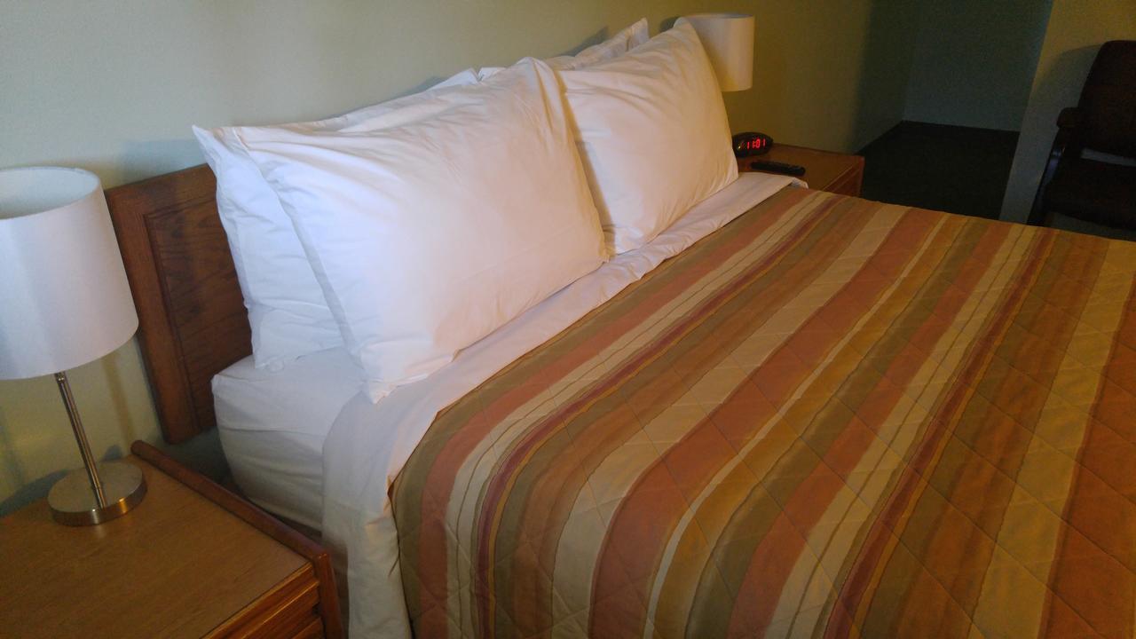 Robber'S Roost Motel New Hazelton Eksteriør billede